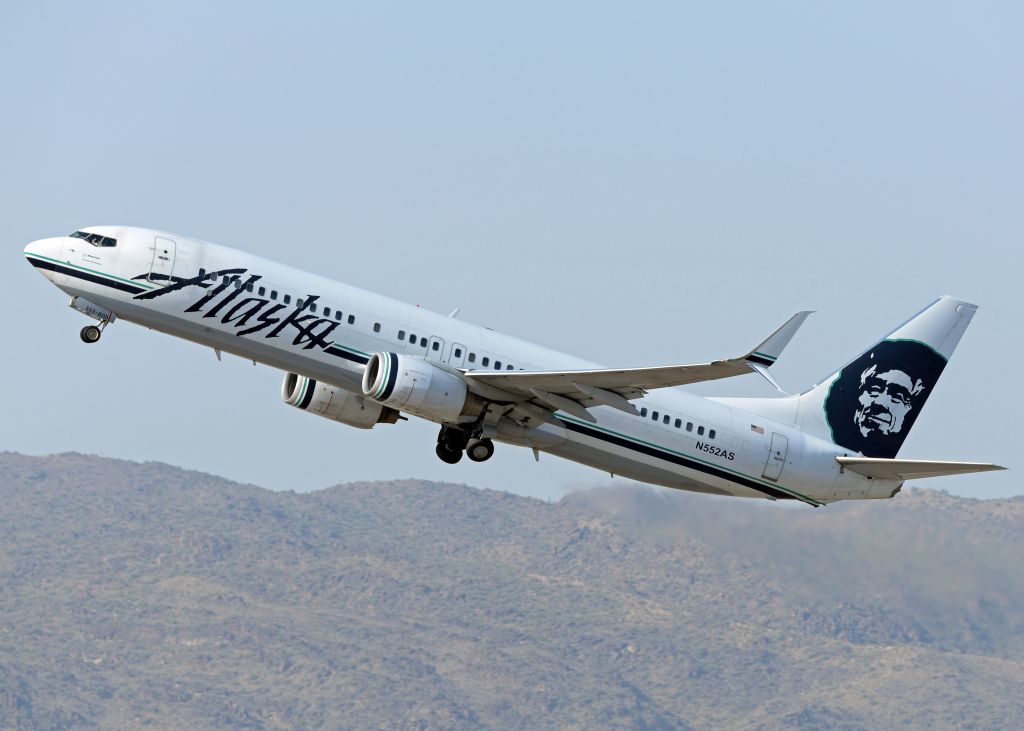 Boeing 737-800 (N552AS)
