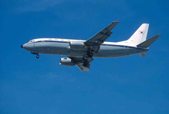 BOEING 737-300 (N85101) - Final Approach to Tokyo-Haneda Intl Airport Rwy16L on 1999/09/01