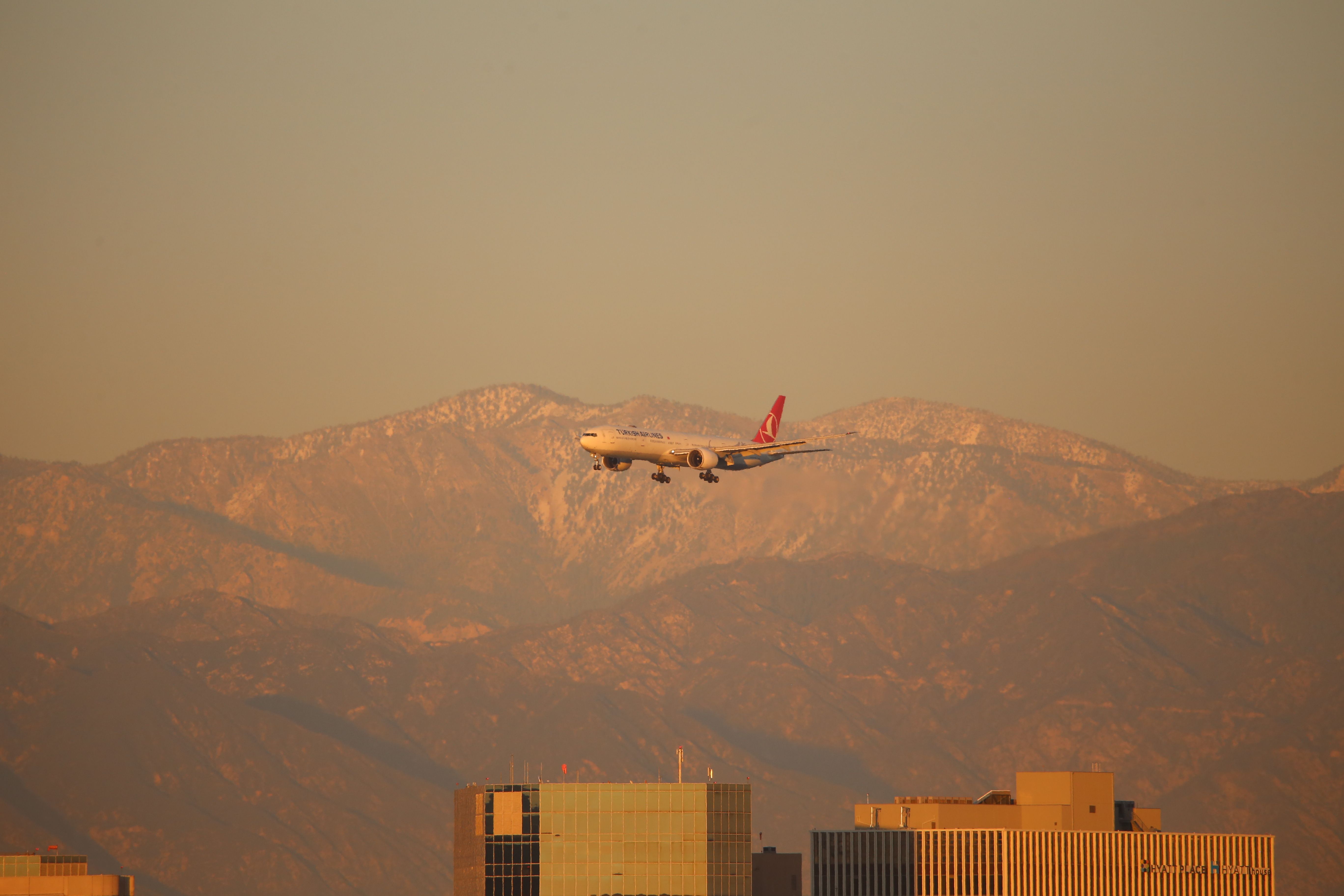 BOEING 777-300ER (TC-JJM)