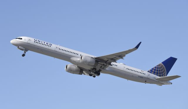 BOEING 757-300 (N78866) - Departing LAX on 25L