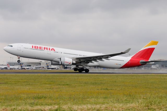 Airbus A330-300 (EC-MAA)