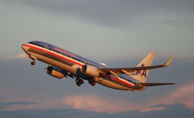 Boeing 737-800 (N921NN)