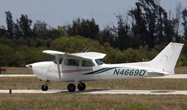 Cessna Skyhawk (N4669D)