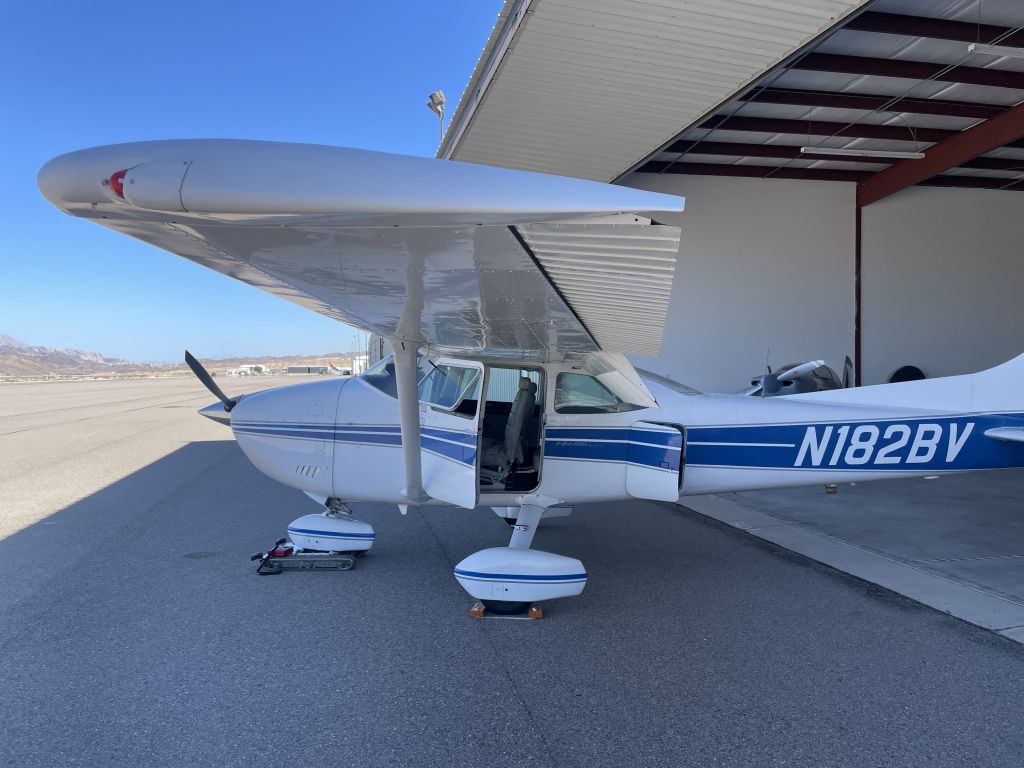 Cessna Skylane — - My hangar