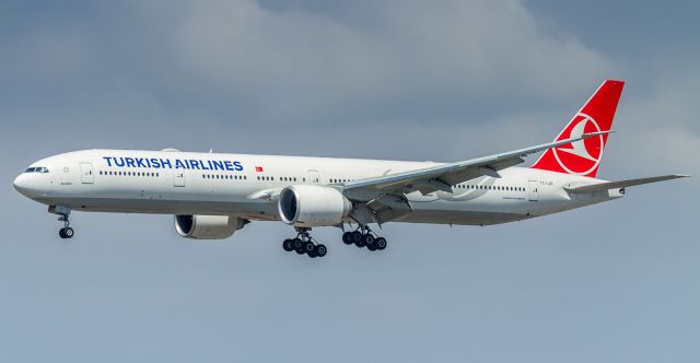 BOEING 777-300 (TC-LJD) - THY75 arrives from Istanbul Attaturk, on short finals for runway 24R at LAX