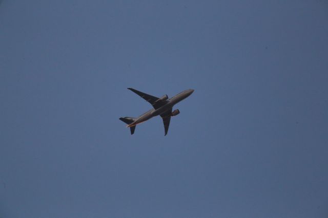 BOEING 777-200LR (A6-LRD)
