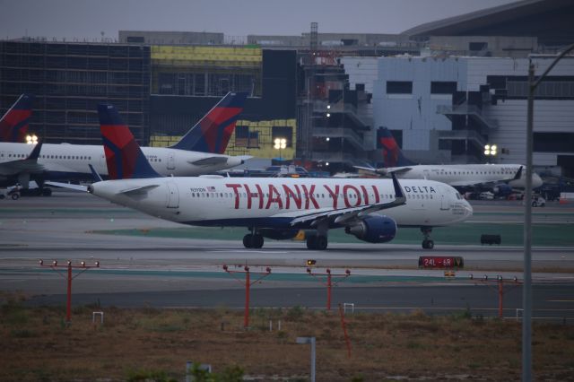 Airbus A321 (N391DN)