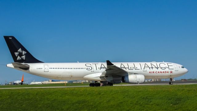Airbus A330-300 (C-GHLM) - Air Canada A330 C-GHLM Star Alliance