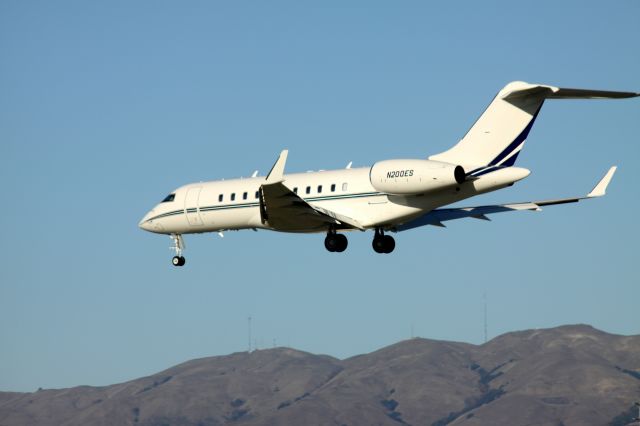 Bombardier Global 5000 (N200ES) - Landing KSJC, Rinway 3-0-L