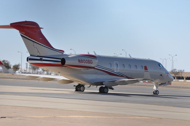 Bombardier Challenger 300 (N800BD)