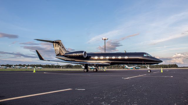 Gulfstream Aerospace Gulfstream IV (N94JL) - MALUMA GULFSTREAM G450 AT KVRB PARIS AIR RAMP