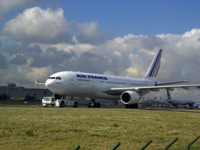 Airbus A330-200 —