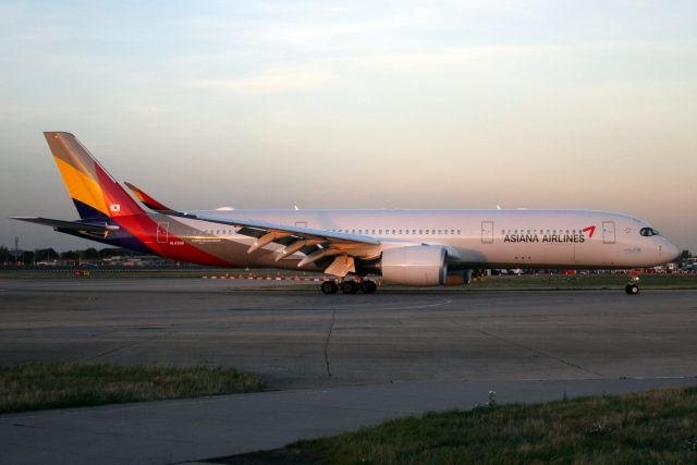 Airbus A350-900 (HL8308) - Taxiing to Terminal 2 on 29-Sep-18 operating flight AAR521 from RKSI.