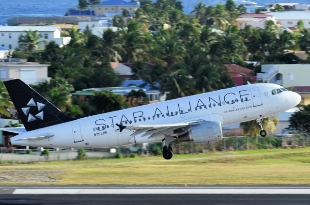 Airbus A320 (N701UW)