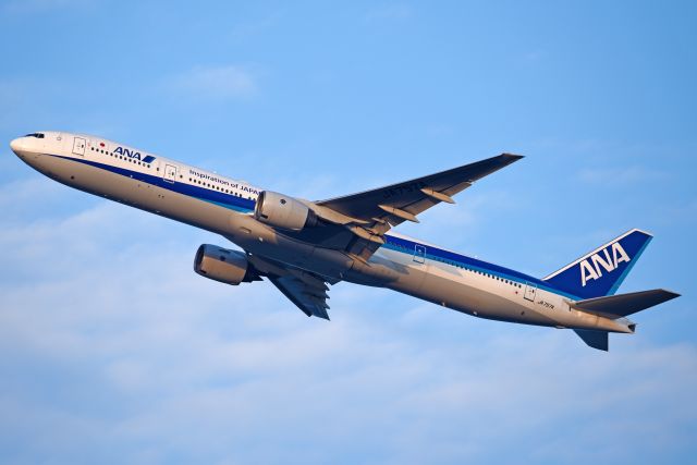 BOEING 777-300 (JA757A)