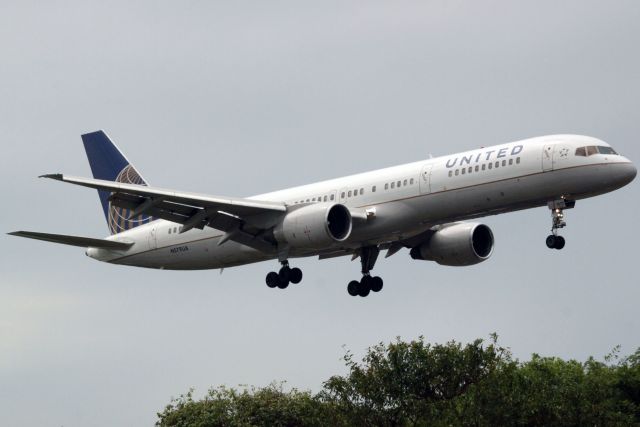 Boeing 757-200 (N579UA) - Taken 8-18-2013