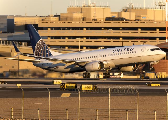 Boeing 737-800 (N33209)