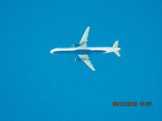 Airbus A321 (N980JT)