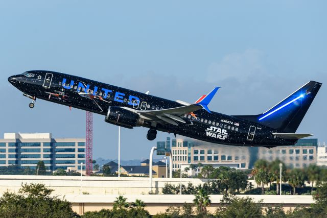 Boeing 737-800 (N36272) - Photo taken from Economy Parking Garage