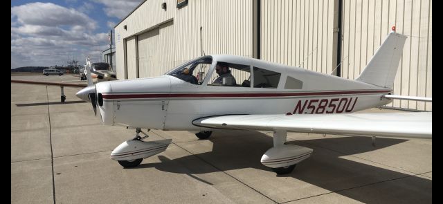 Piper Cherokee (N5850U)