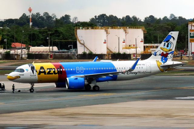 Airbus A320 (PR-YSI)