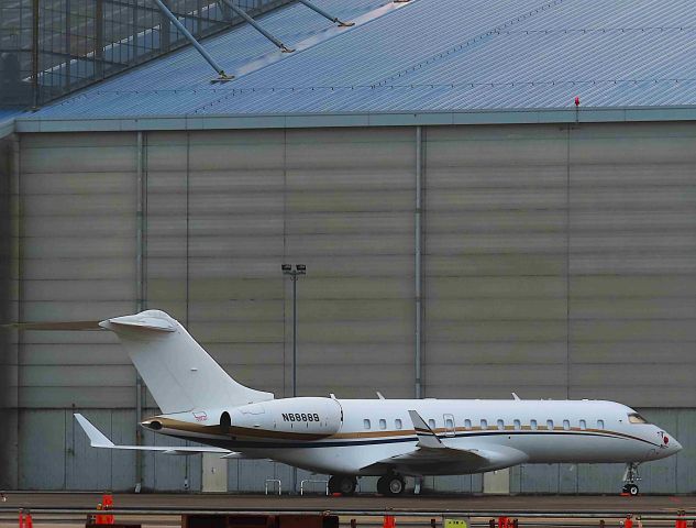 Bombardier Global Express (N68889) - I took this picture on Nov 25, 2019.