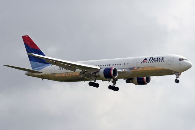 BOEING 767-300 (N1501P)