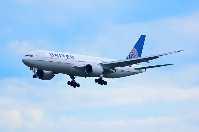 Boeing 777-200 (N784UA)