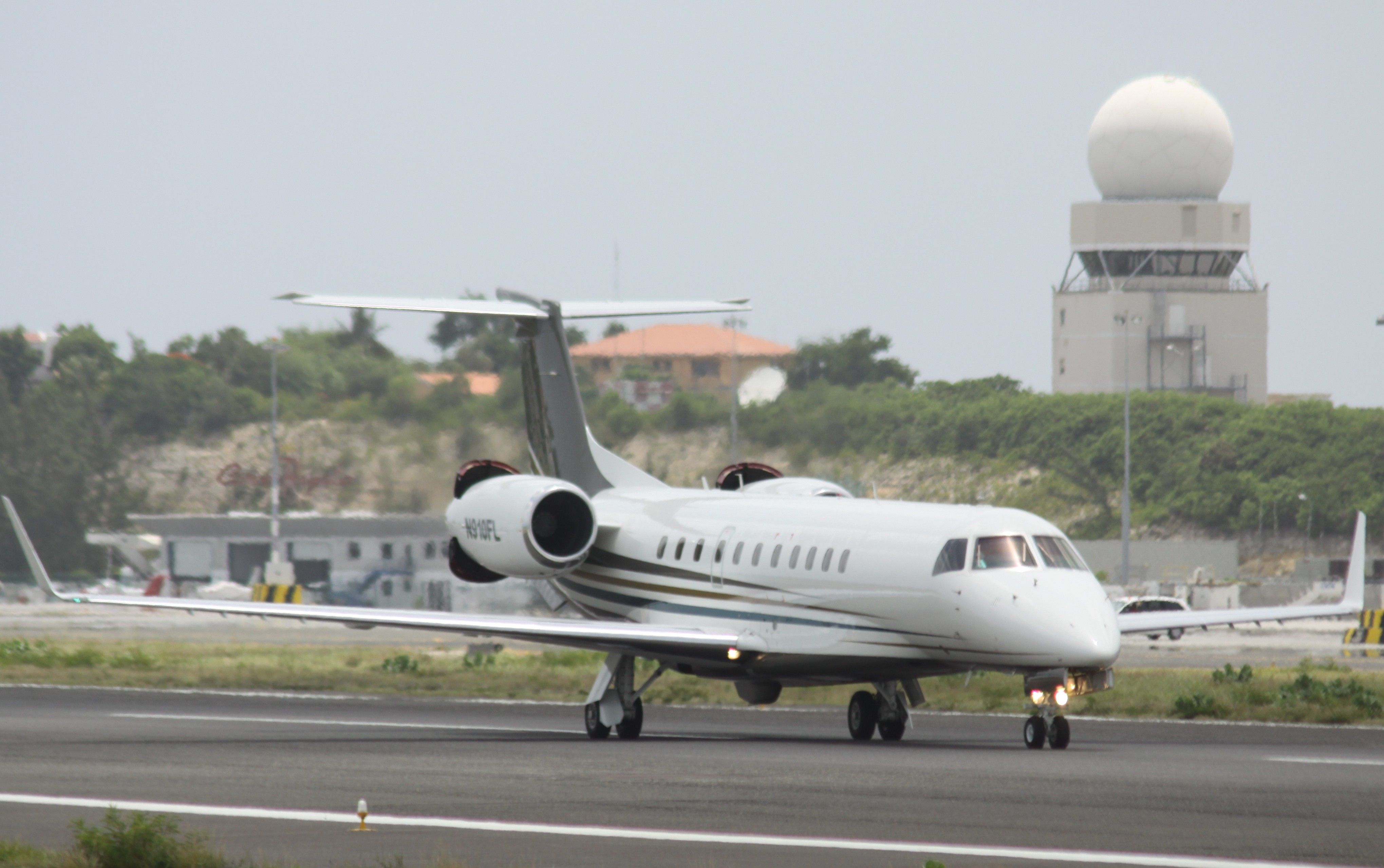 Embraer ERJ-135 (N910FL)