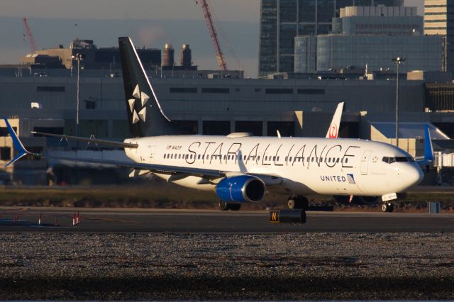 Boeing 737-800 (N14219)