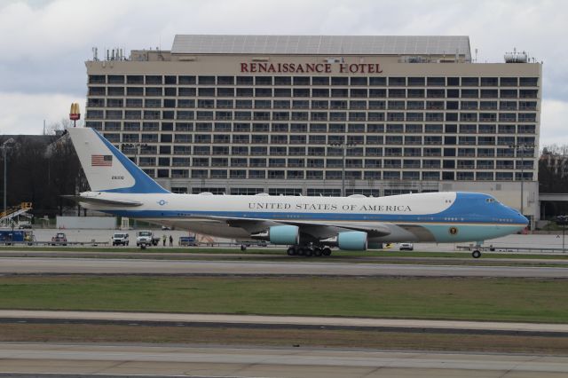 Boeing 747-200 (92-9000)