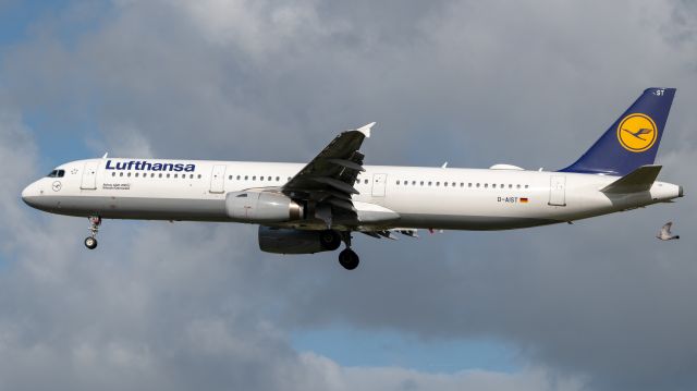 Airbus A321 (D-AIST)