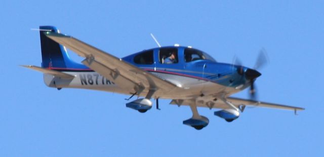 Cirrus SR-22 (N877AC)