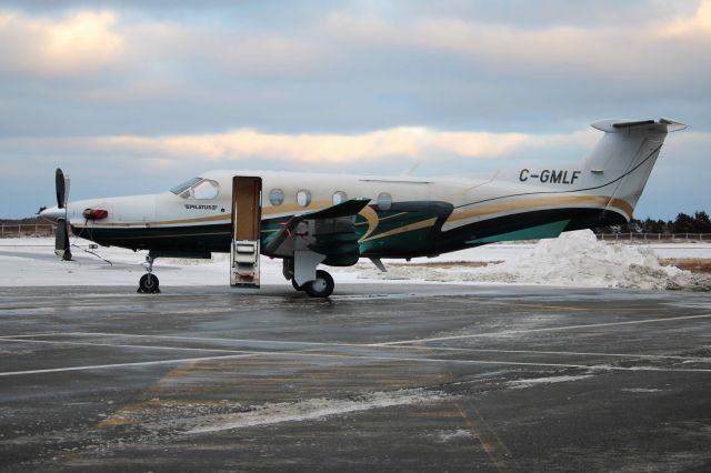 Pilatus PC-12 (C-GMLF) - Lorsqu’elle étais stationner à CYGR sur le tarmac