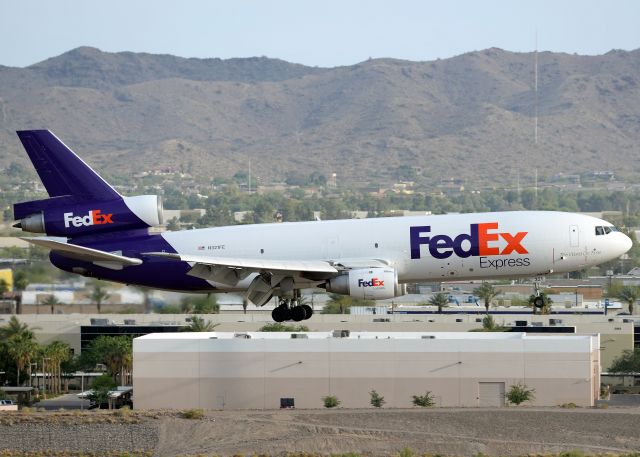 McDonnell Douglas DC-10 (N321FE)