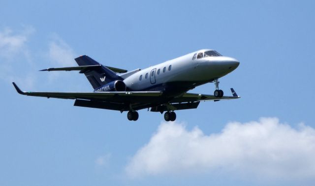 Hawker 800 (N997WA) - On final is this 2008 Raytheon Hawker Beechjet 900XP in the Summer of 2019. 