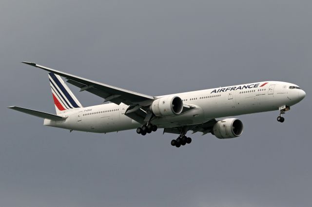 BOEING 777-300 (F-GSQA)