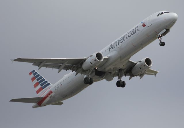 Airbus A321 (N979UY)