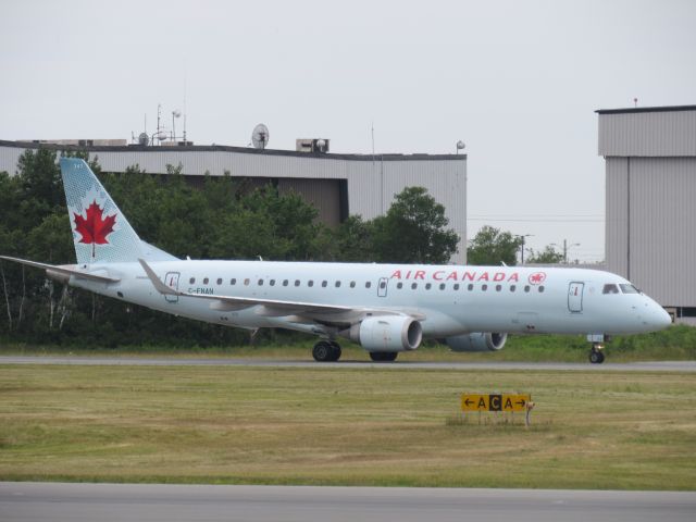 Embraer ERJ-190 (C-FNAN)