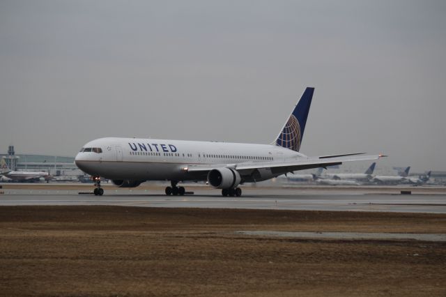 BOEING 767-300 (N652UA)