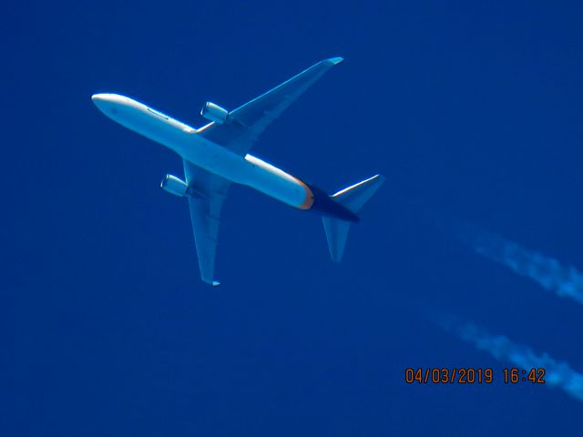 BOEING 767-300 (N353UP)