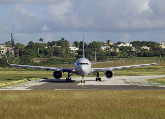 BOEING 767-300 (N383AN)