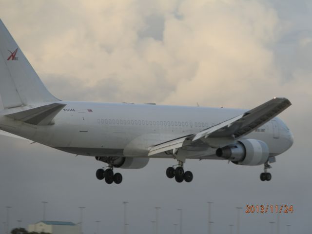 BOEING 767-200 (N315AA)