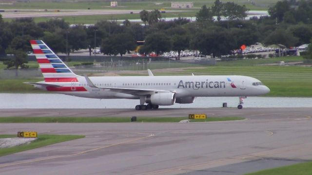 Boeing 757-200 (N202UW)