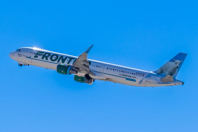 Airbus A321 (N722FR) - Frontier Airlines A321 taking off from PHX on 10/9/22. Taken with a Canon 850D and Tamron 150-600mm G2 lens.