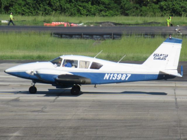 Piper Aztec (N13987)