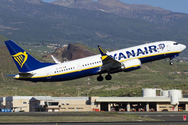 Boeing 737-700 (EI-IFP)