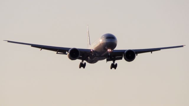 BOEING 777-300ER (N736AT)