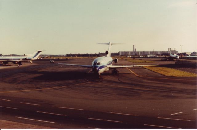 BOEING 727-200 —