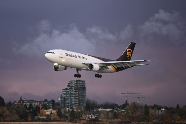 Airbus A300F4-600 (N125UP)